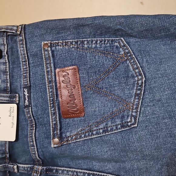 NWT Wrangler Retro Bailey High-Rise Flare Jeans - Picture 10 of 15